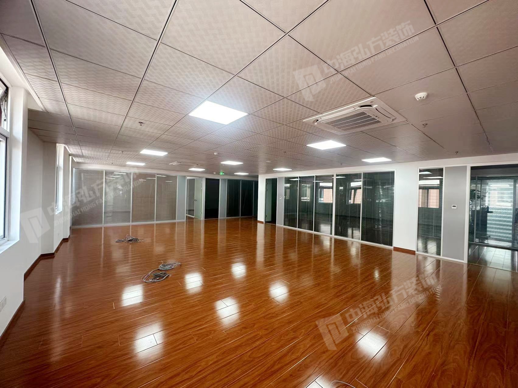 东一办公室装修完工实景图(图3)